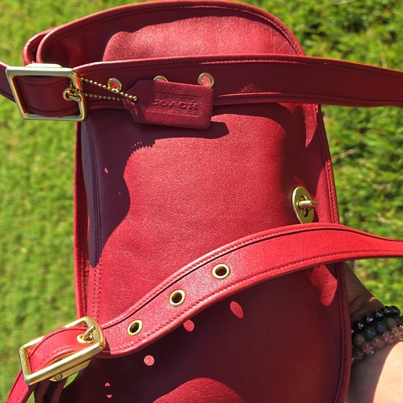 🎉💃🏽 HOST PICK 🎉❣️Coach Legacy Crescent Bag  Rare color HTF EUC - Picture 4 of 17